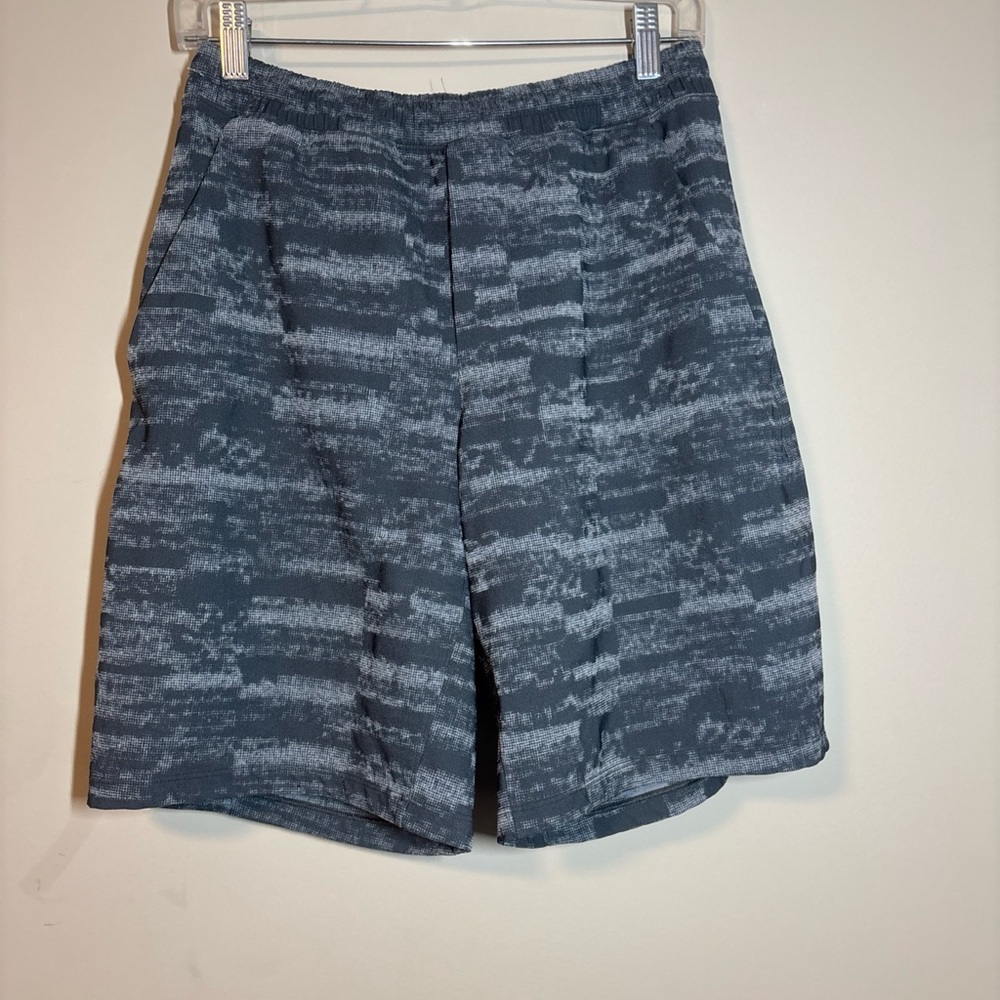 lululemon athletica Men's Charcoal & Light Grey Patterned Athletic Shorts